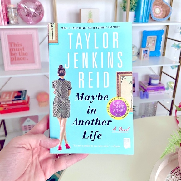 Maybe In Another Life - Taylor Jenkins Reid - Picture 1 of 4